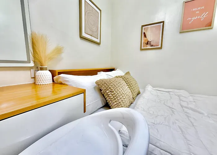 Cozy And Comfy Retreat With Balcony Manila
