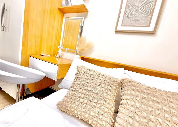 Cozy And Comfy Retreat With Balcony Manila